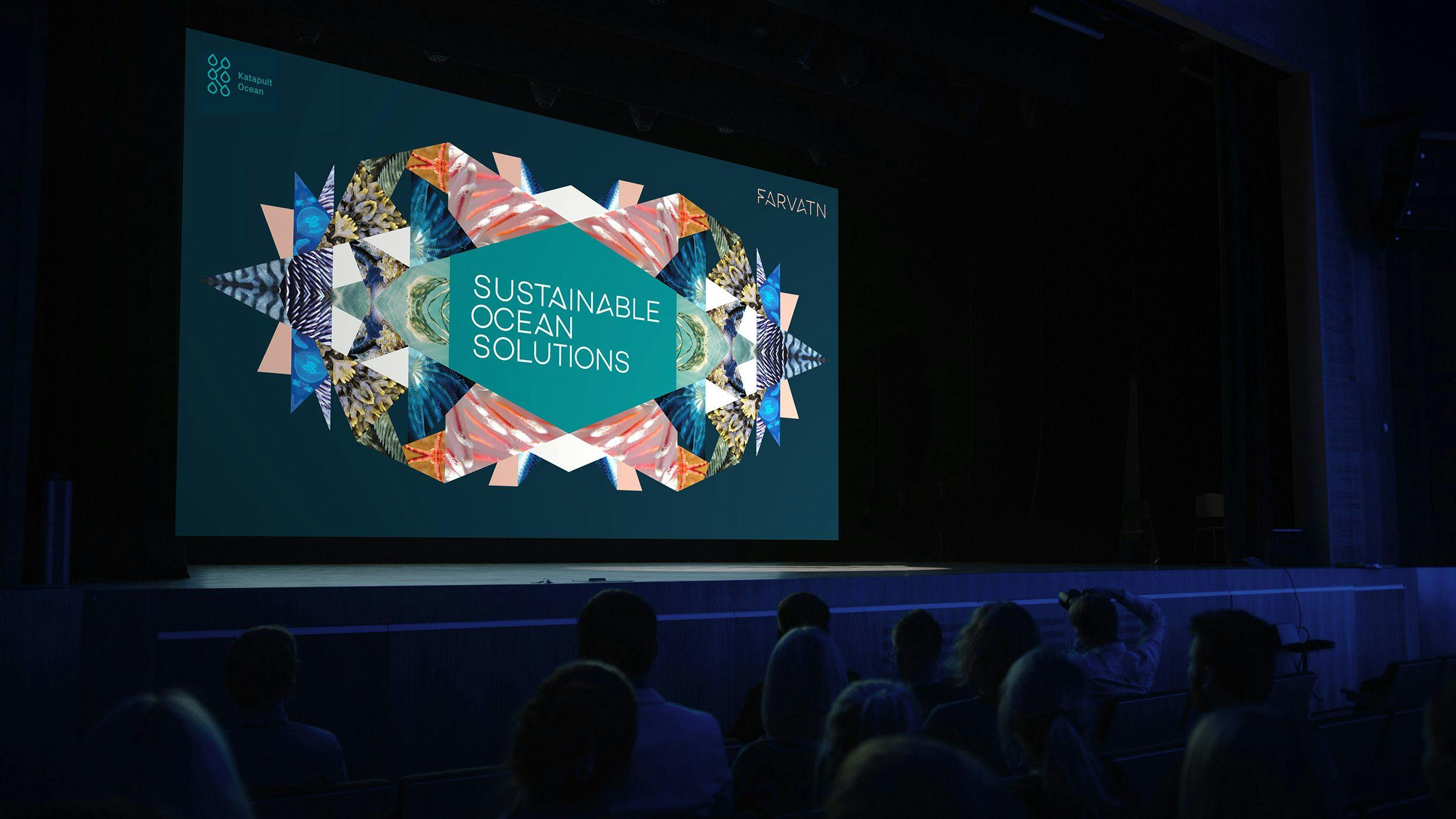 SOS Ocean Summit presentasjon på stor skjerm. 