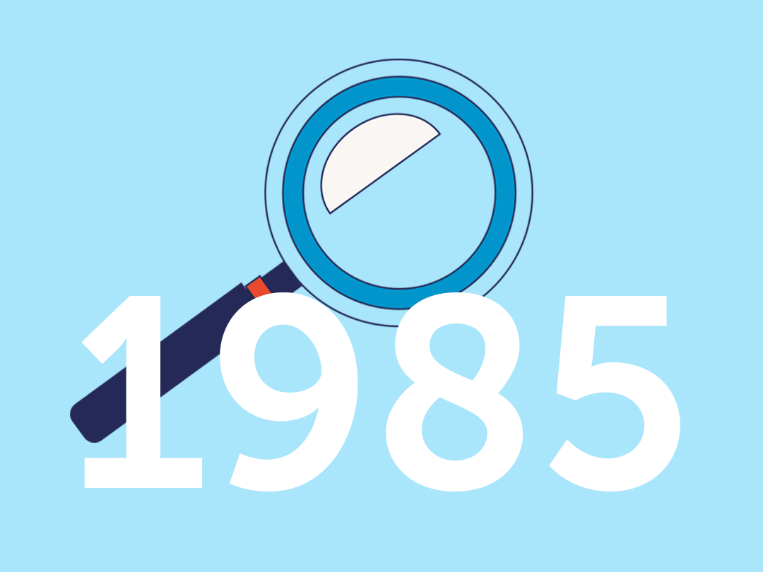 Illustrert forstørrelsesglass med tallet 1985