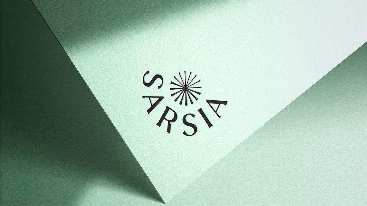 Sarsia logo på et ark. 